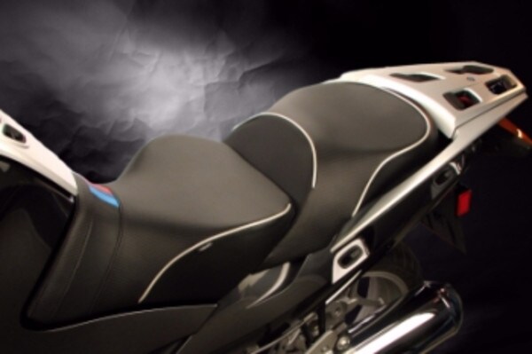 World Sport on the R 1200 RT - Standard Version (Shown with CarbonFX and metallic silver welt.)